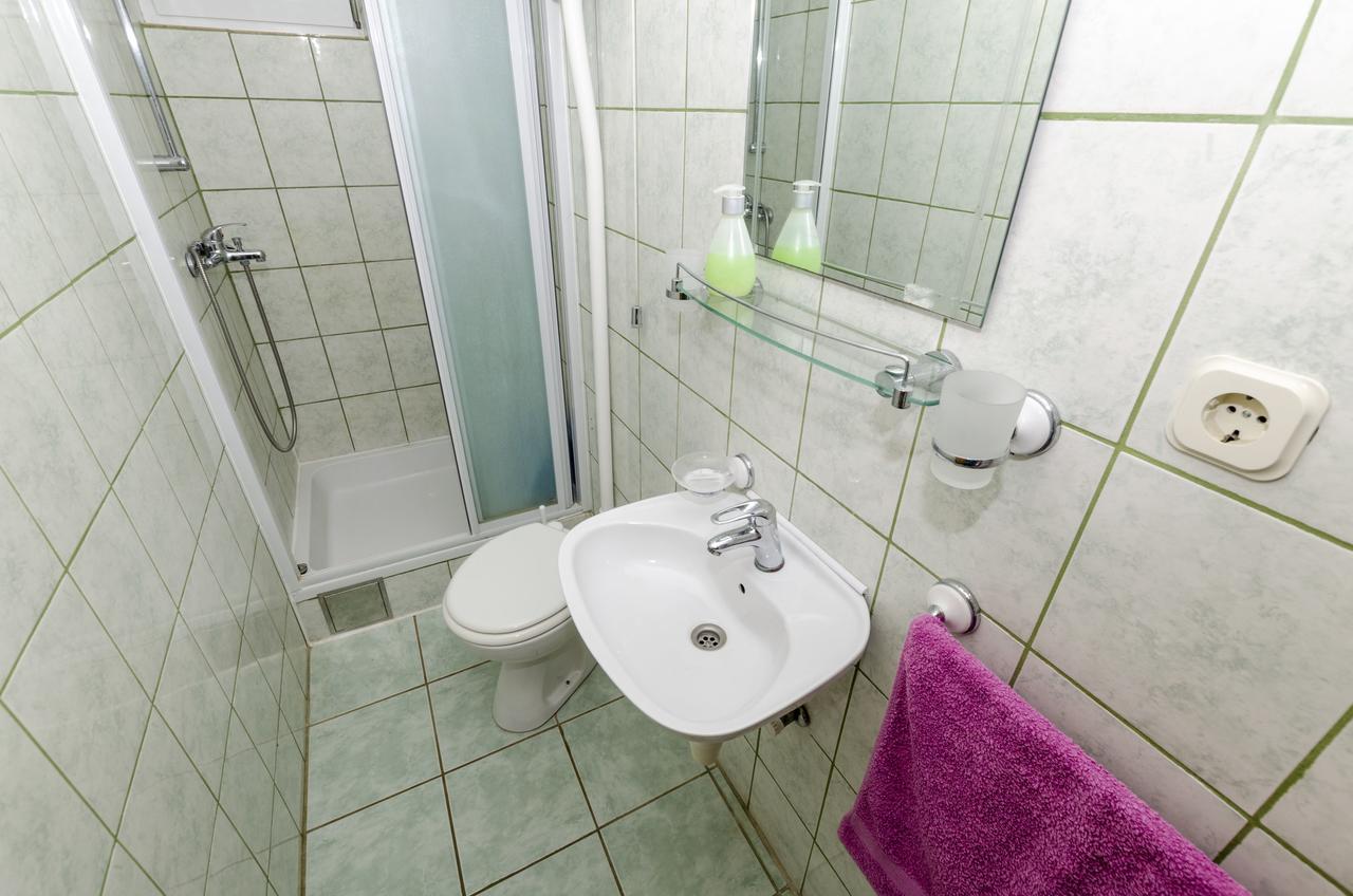 Apartments Dinko Gdinj Экстерьер фото
