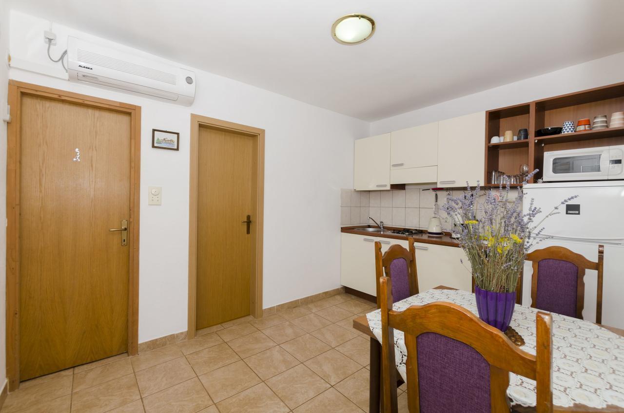 Apartments Dinko Gdinj Экстерьер фото
