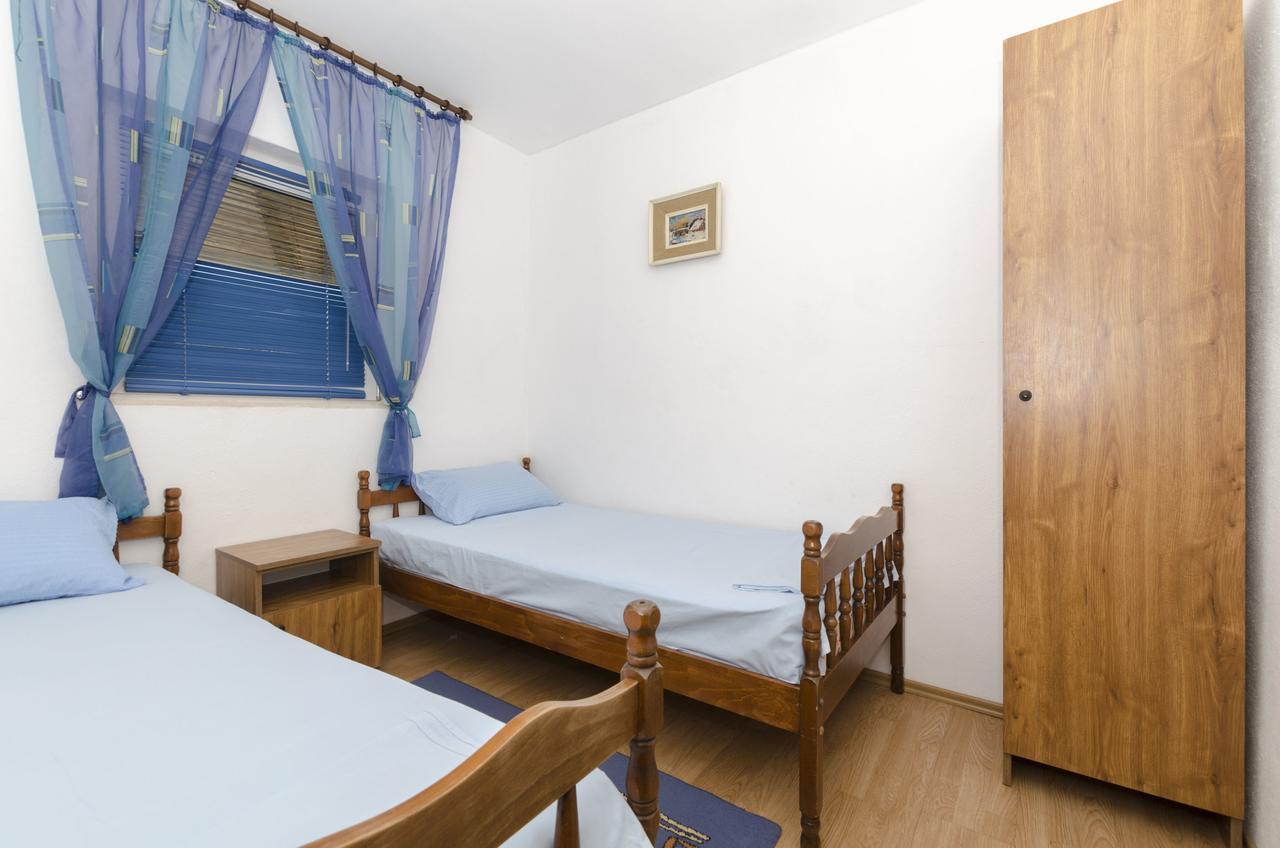 Apartments Dinko Gdinj Экстерьер фото