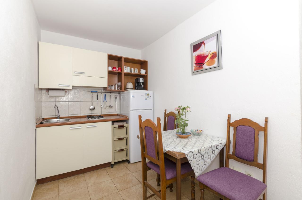 Apartments Dinko Gdinj Экстерьер фото