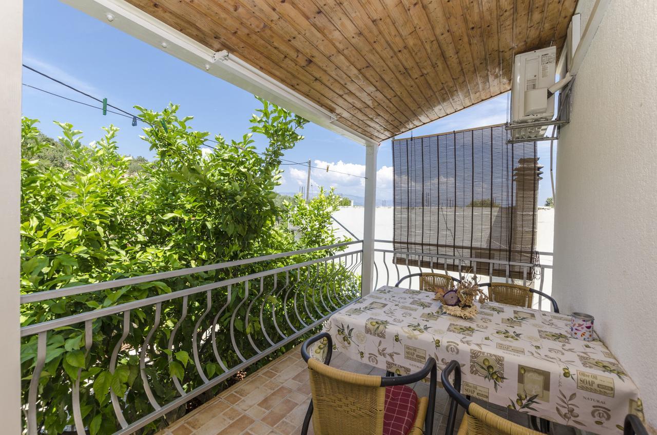 Apartments Dinko Gdinj Экстерьер фото